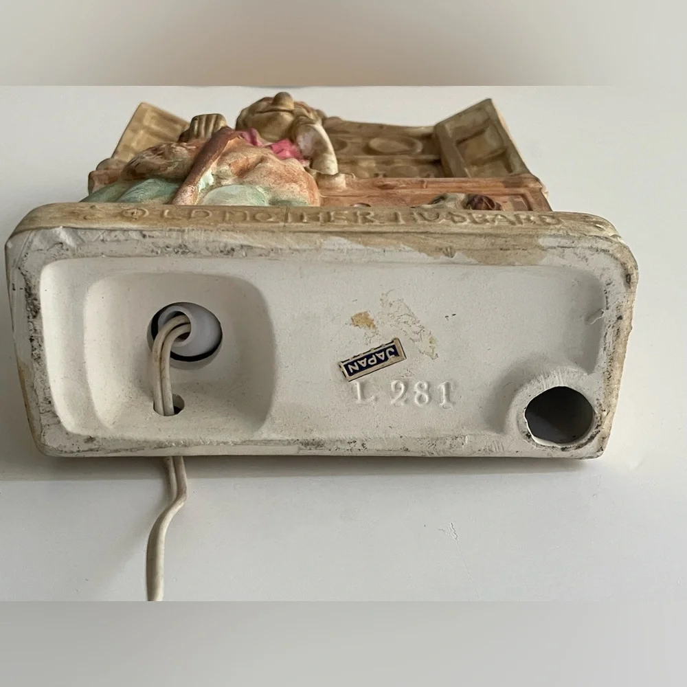 Vintage Old Mother Hubbard Cupboard Dog Ceramic Lamp Night Light Made in USA
